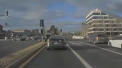 自动驾驶时代 当智能汽车遭遇传统交通设施的规则难题